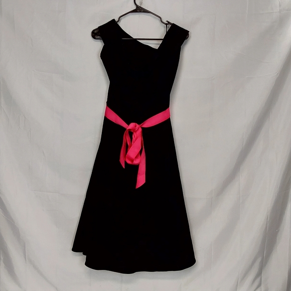 COPY - Torrid Vintage 90's Black and Pink Star Dress - Picture 3 of 11